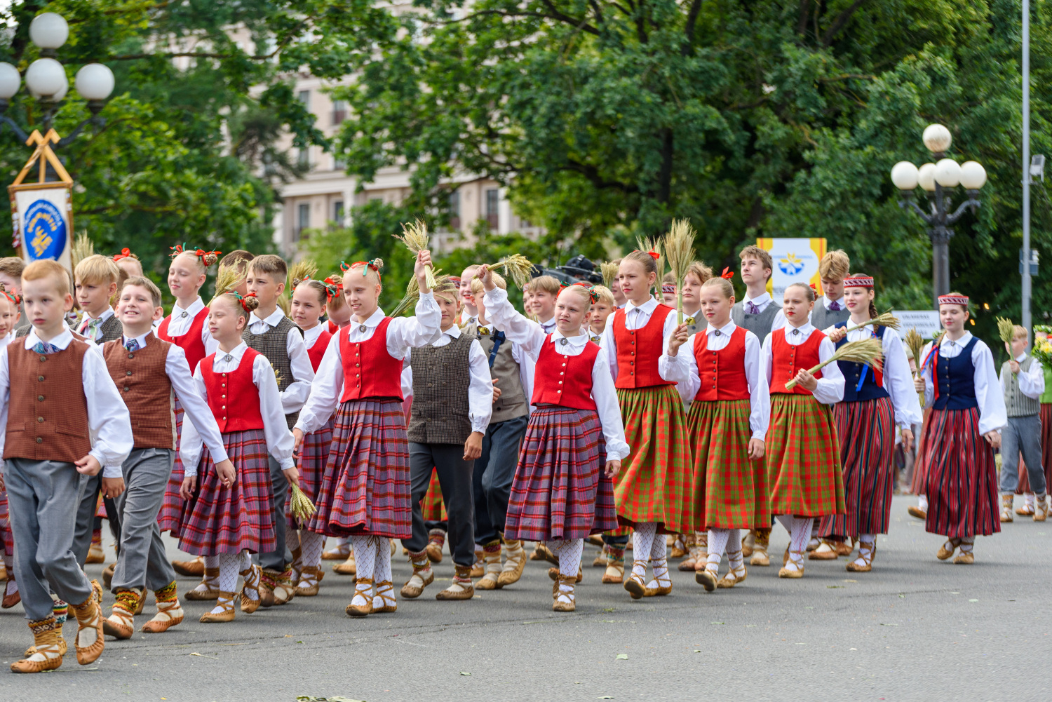 XIII Latvijas Skolu jaunatnes dziesmu un deju svētki: Svētku gājiens 