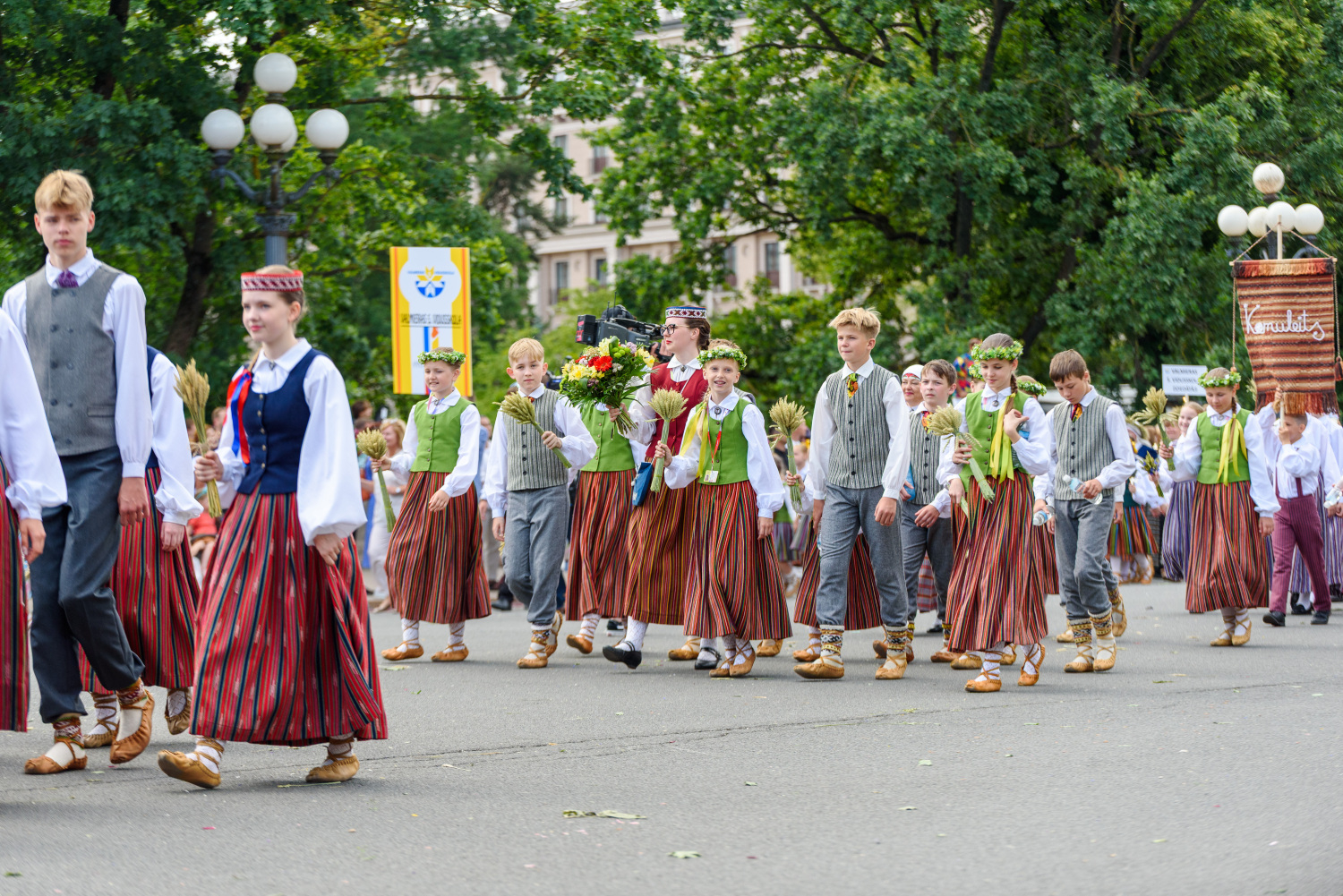 XIII Latvijas Skolu jaunatnes dziesmu un deju svētki: Svētku gājiens 
