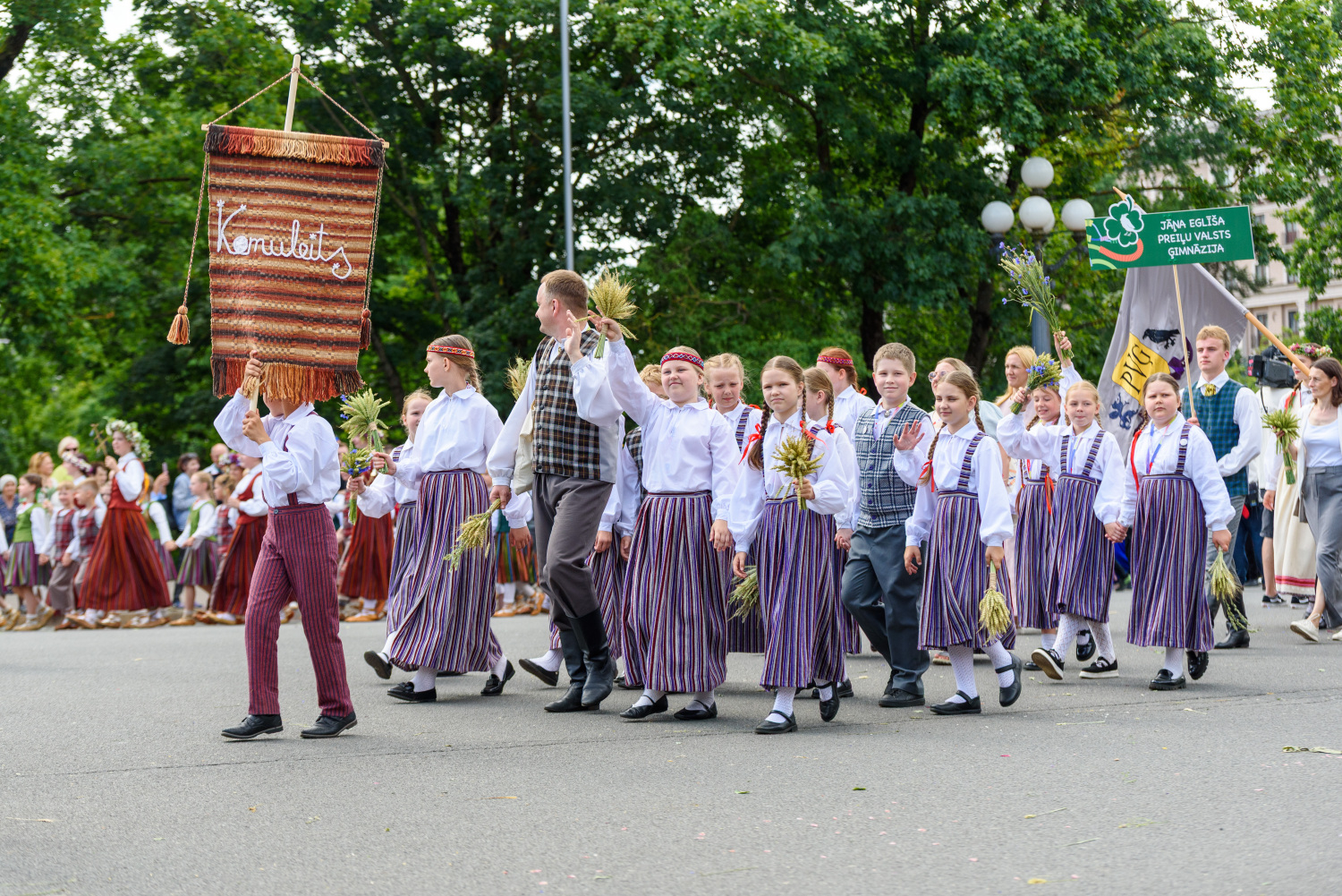 XIII Latvijas Skolu jaunatnes dziesmu un deju svētki: Svētku gājiens 