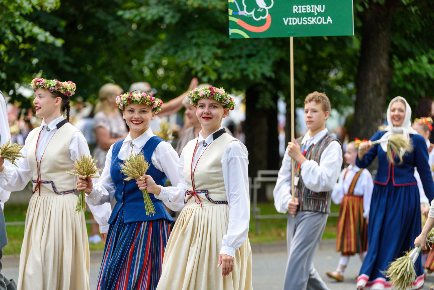 XIII Latvijas Skolu jaunatnes dziesmu un deju svētki: Svētku gājiens 