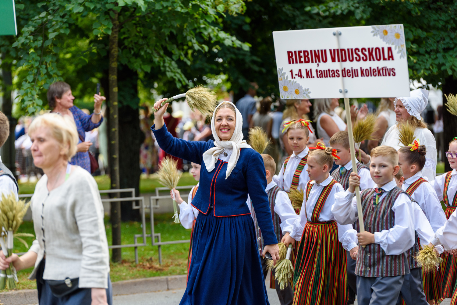 XIII Latvijas Skolu jaunatnes dziesmu un deju svētki: Svētku gājiens 