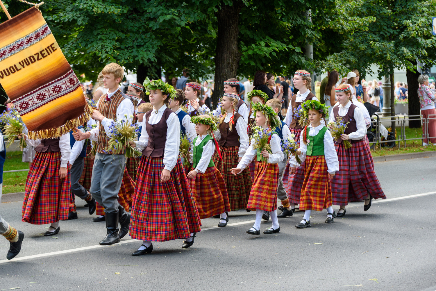 XIII Latvijas Skolu jaunatnes dziesmu un deju svētki: Svētku gājiens 