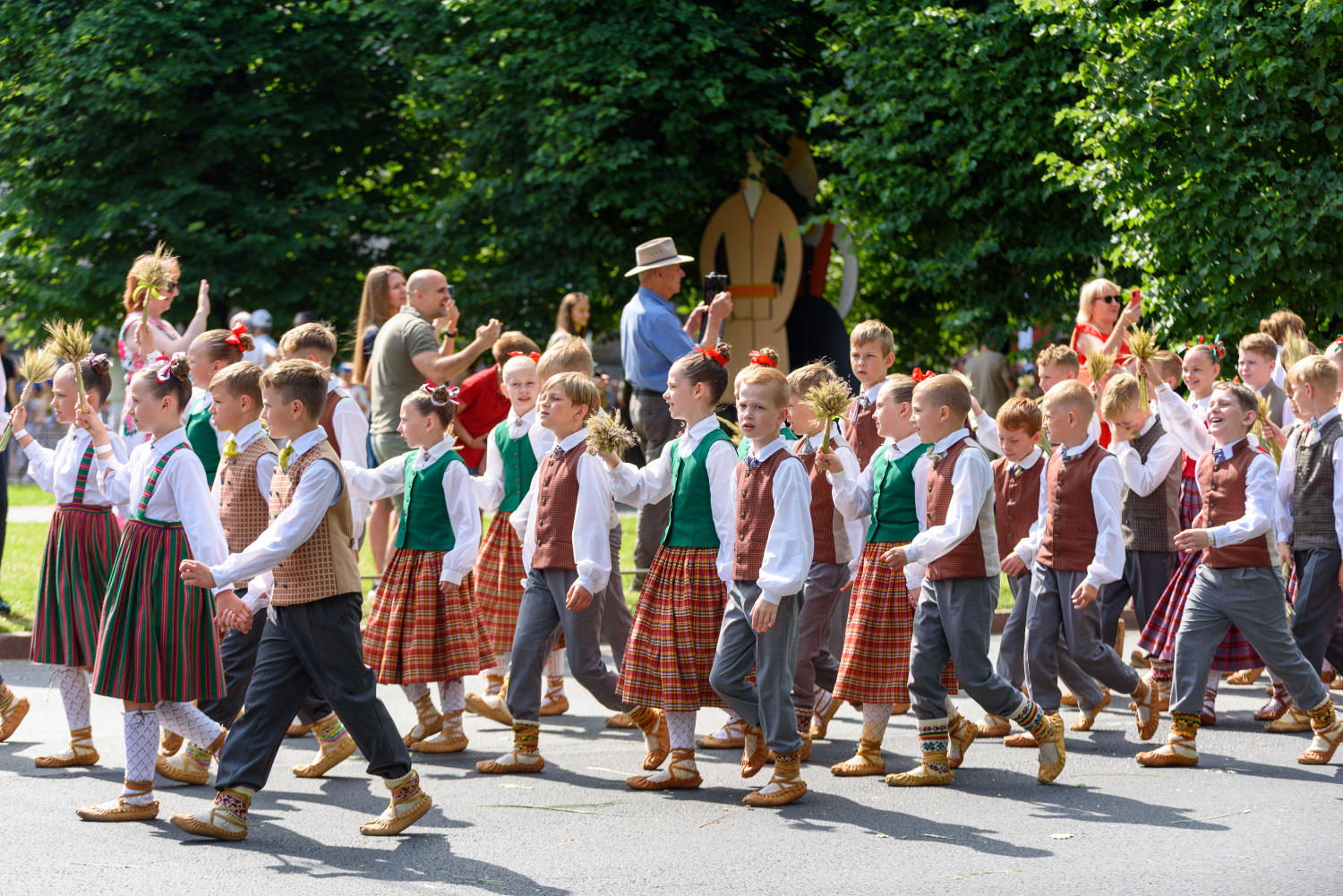 XIII Latvijas Skolu jaunatnes dziesmu un deju svētki: Svētku gājiens 