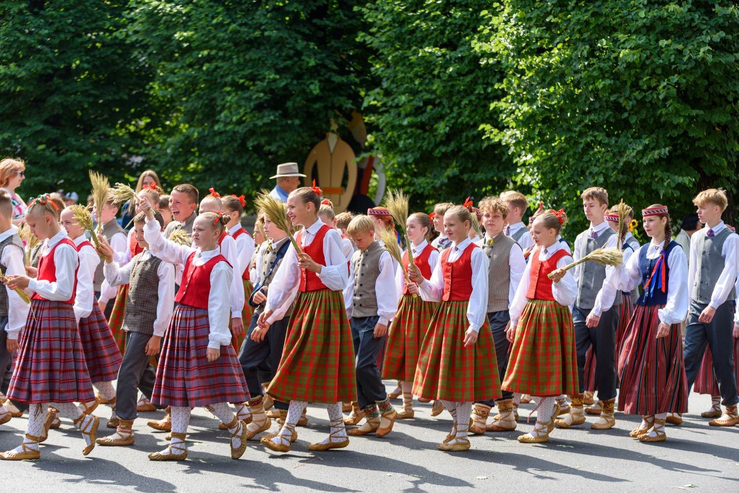 XIII Latvijas Skolu jaunatnes dziesmu un deju svētki: Svētku gājiens 