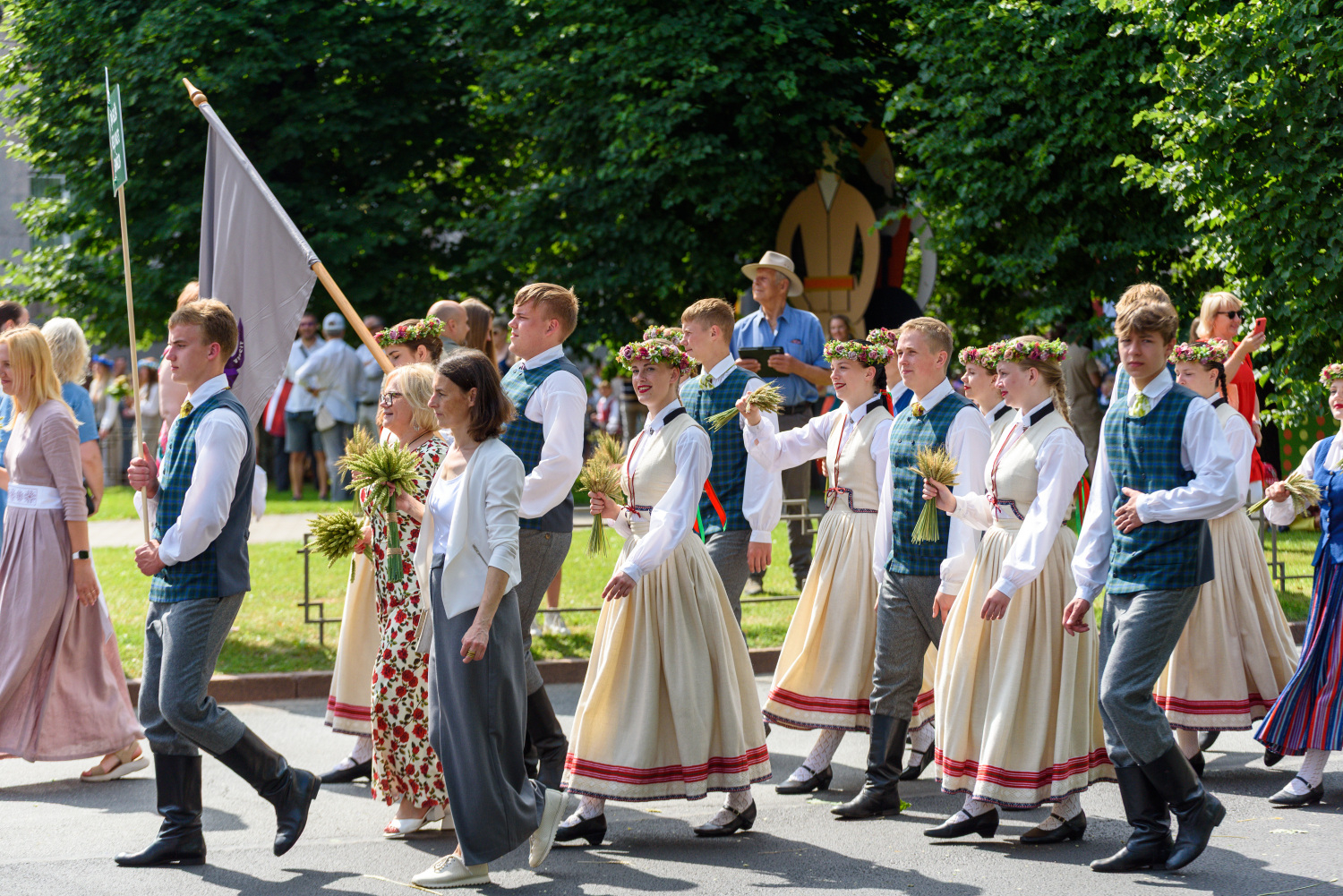 XIII Latvijas Skolu jaunatnes dziesmu un deju svētki: Svētku gājiens 