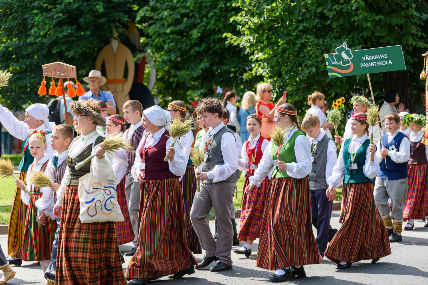 XIII Latvijas Skolu jaunatnes dziesmu un deju svētki: Svētku gājiens 