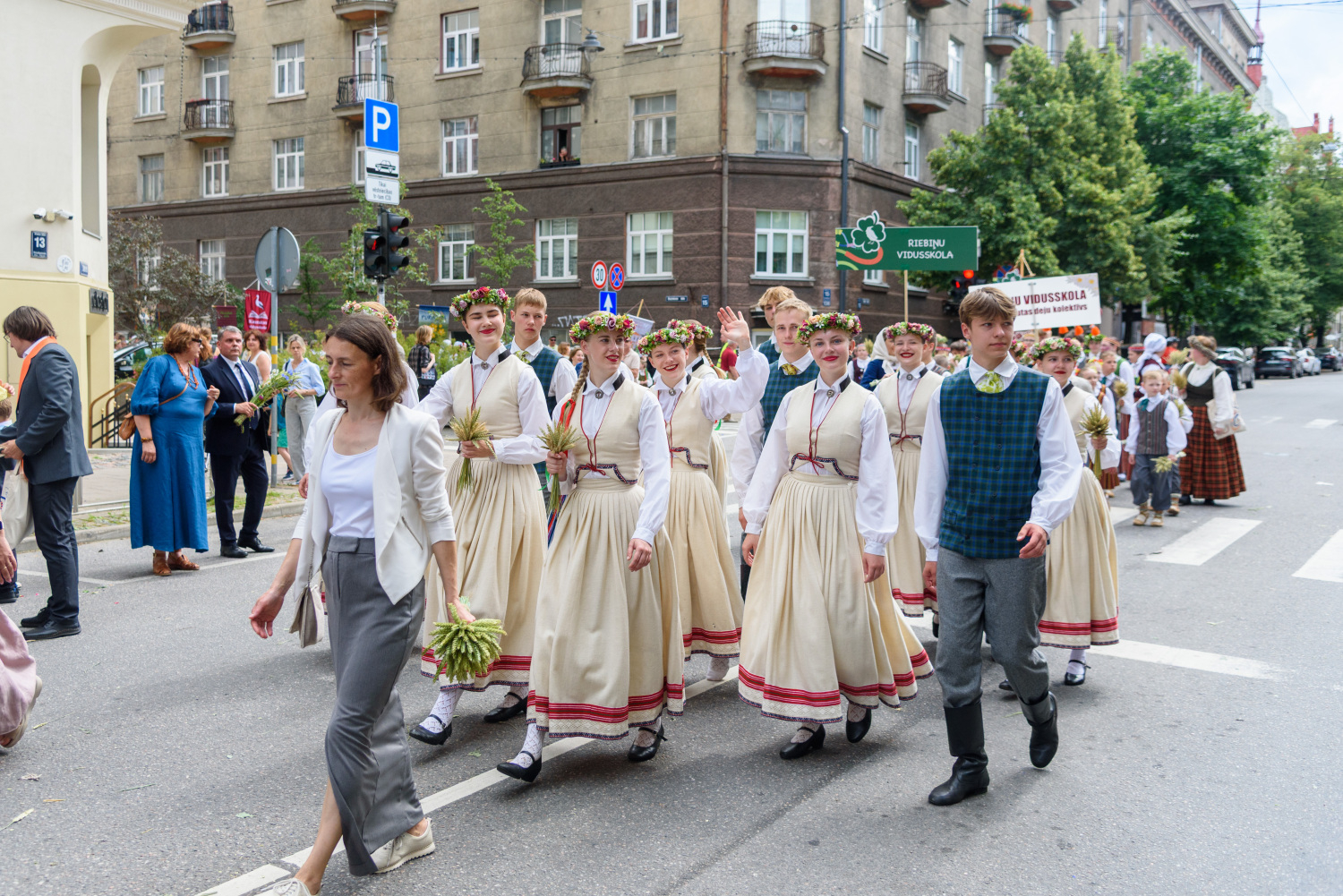 XIII Latvijas Skolu jaunatnes dziesmu un deju svētki: Svētku gājiens 
