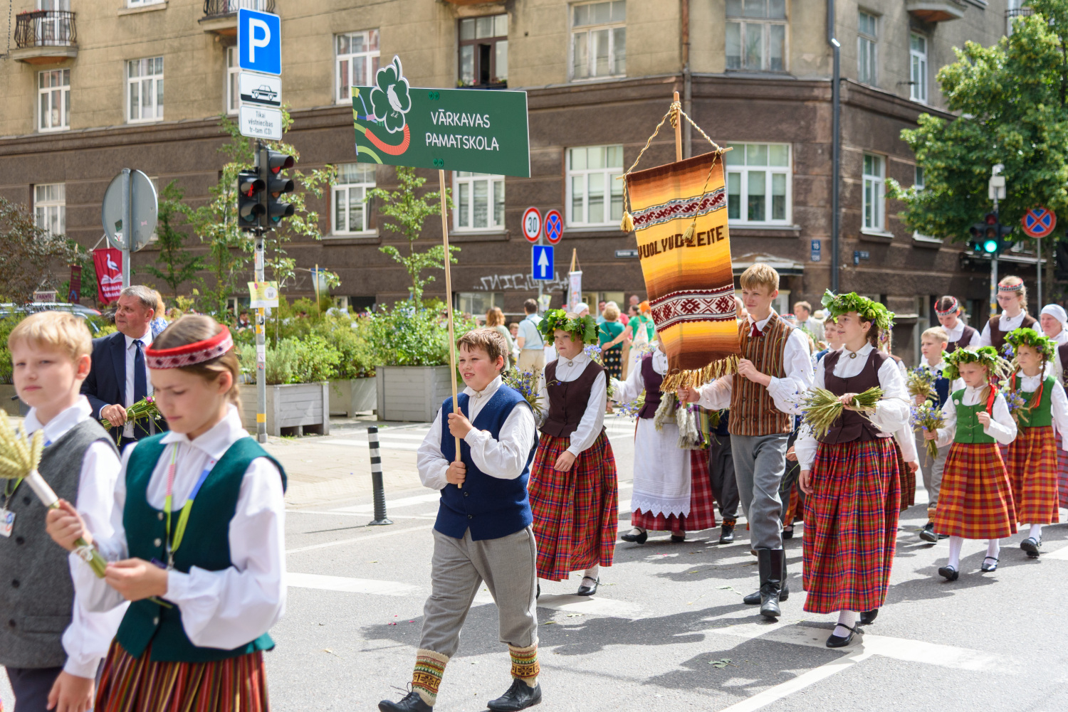 XIII Latvijas Skolu jaunatnes dziesmu un deju svētki: Svētku gājiens 