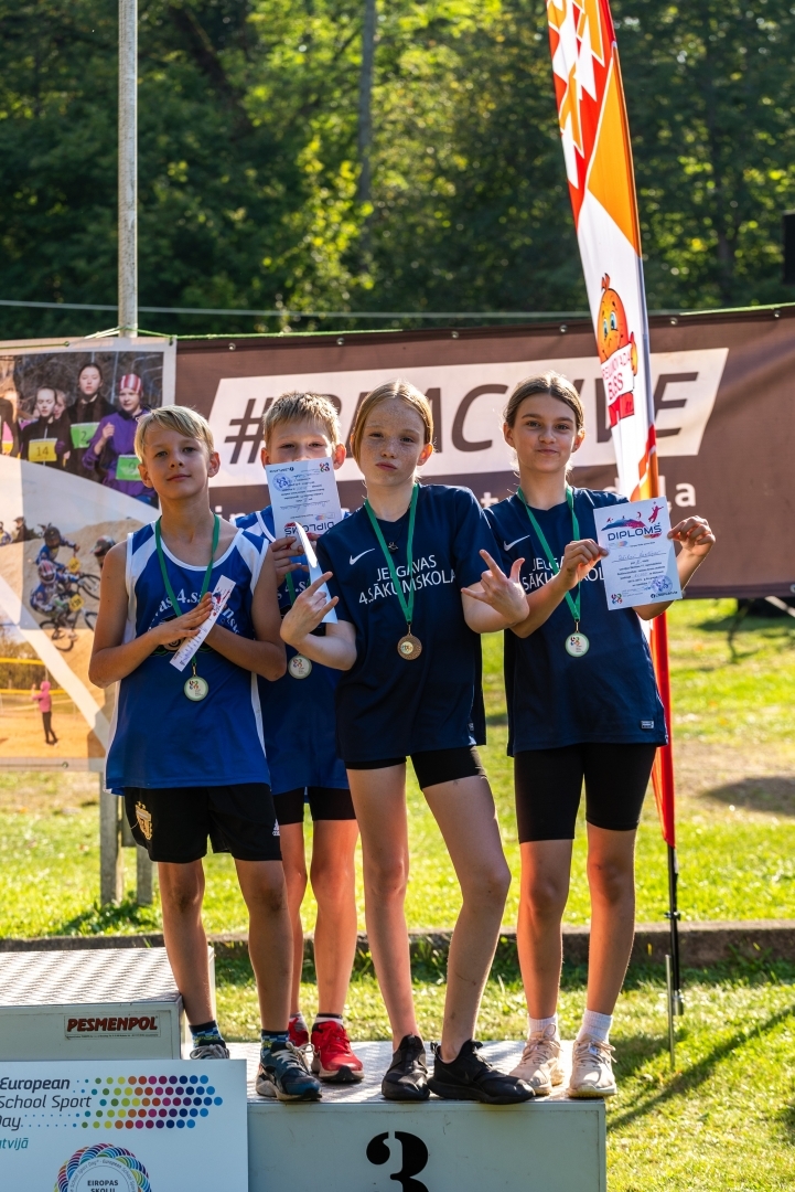 Latvijas skolēnu 77. spartakiāde rudens krosa stafetes