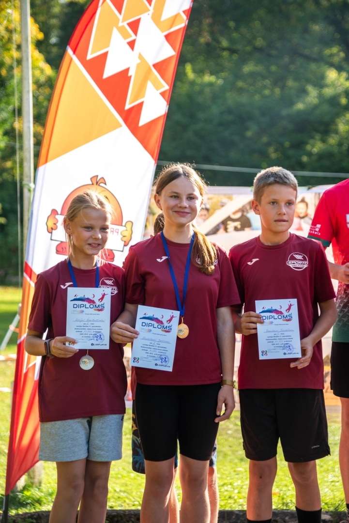 Latvijas skolēnu 77. spartakiāde rudens krosa stafetēs