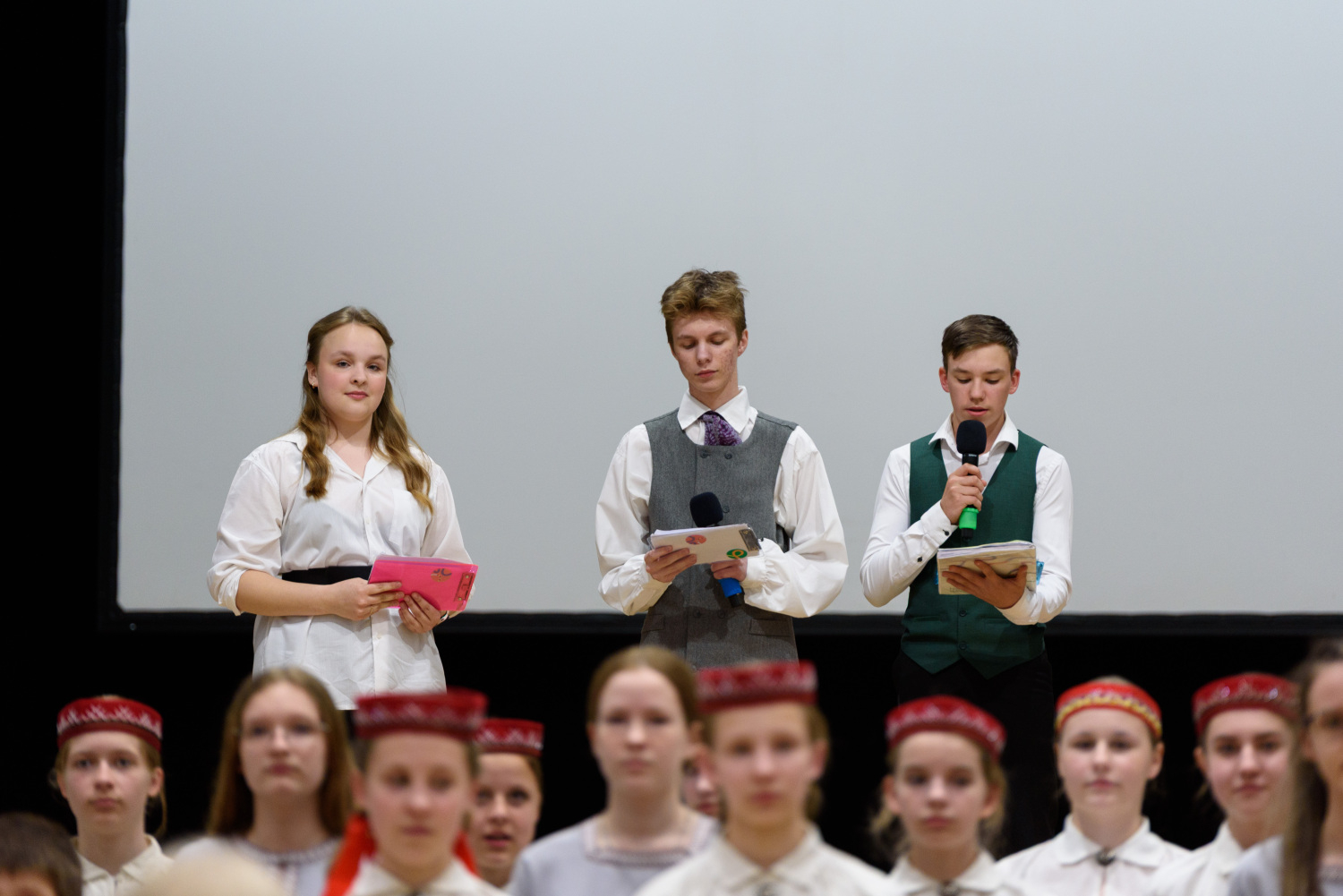 XIII Latvijas Skolu jaunatnes dziesmu un deju svētku ieskaņas koncerts “Dziesmā un dejā savīties”