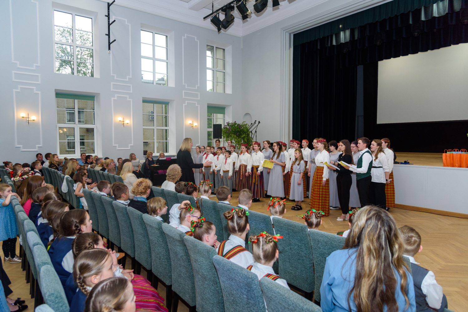 XIII Latvijas Skolu jaunatnes dziesmu un deju svētku ieskaņas koncerts “Dziesmā un dejā savīties”