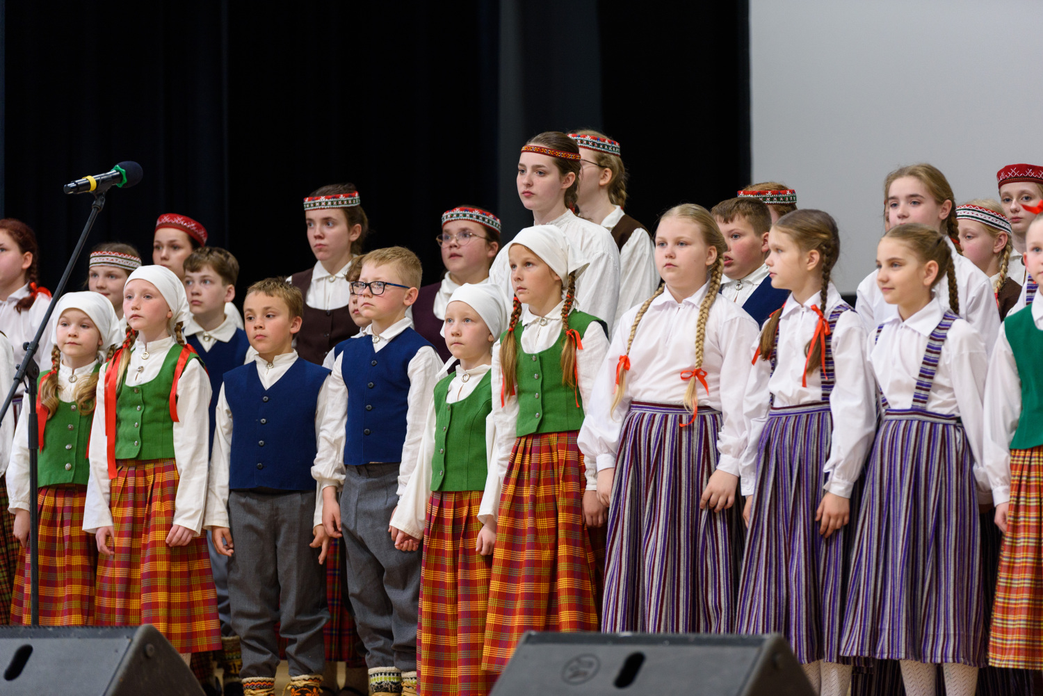 XIII Latvijas Skolu jaunatnes dziesmu un deju svētku ieskaņas koncerts “Dziesmā un dejā savīties”