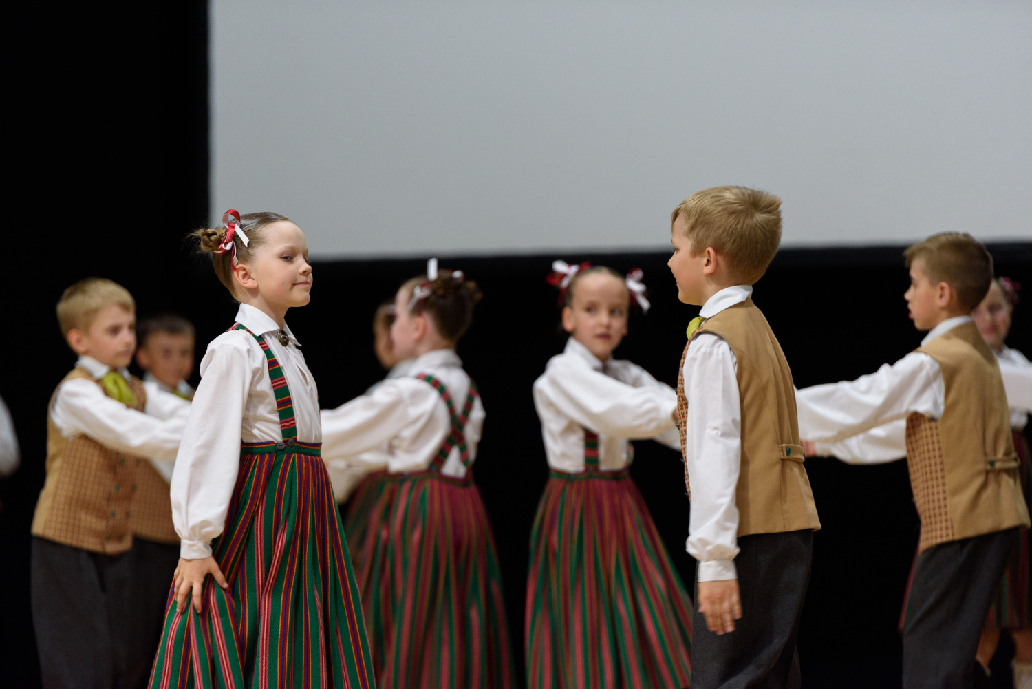 XIII Latvijas Skolu jaunatnes dziesmu un deju svētku ieskaņas koncerts “Dziesmā un dejā savīties”