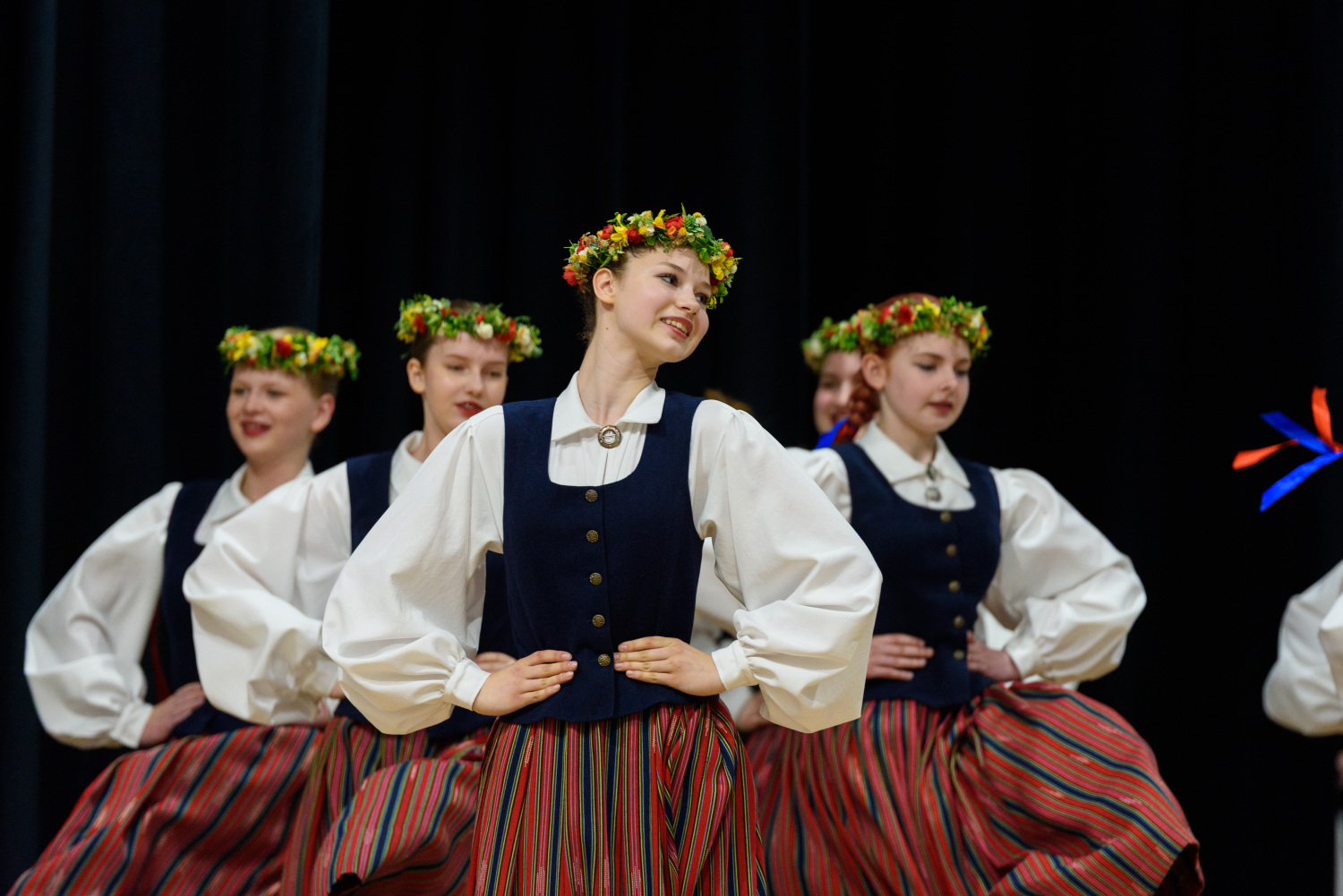 XIII Latvijas Skolu jaunatnes dziesmu un deju svētku ieskaņas koncerts “Dziesmā un dejā savīties”