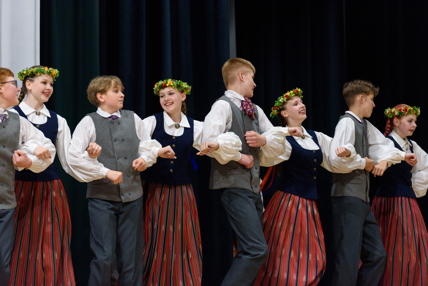 XIII Latvijas Skolu jaunatnes dziesmu un deju svētku ieskaņas koncerts “Dziesmā un dejā savīties”