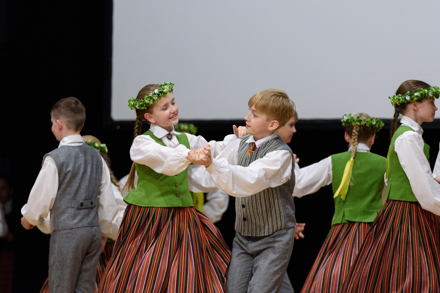 XIII Latvijas Skolu jaunatnes dziesmu un deju svētku ieskaņas koncerts “Dziesmā un dejā savīties”