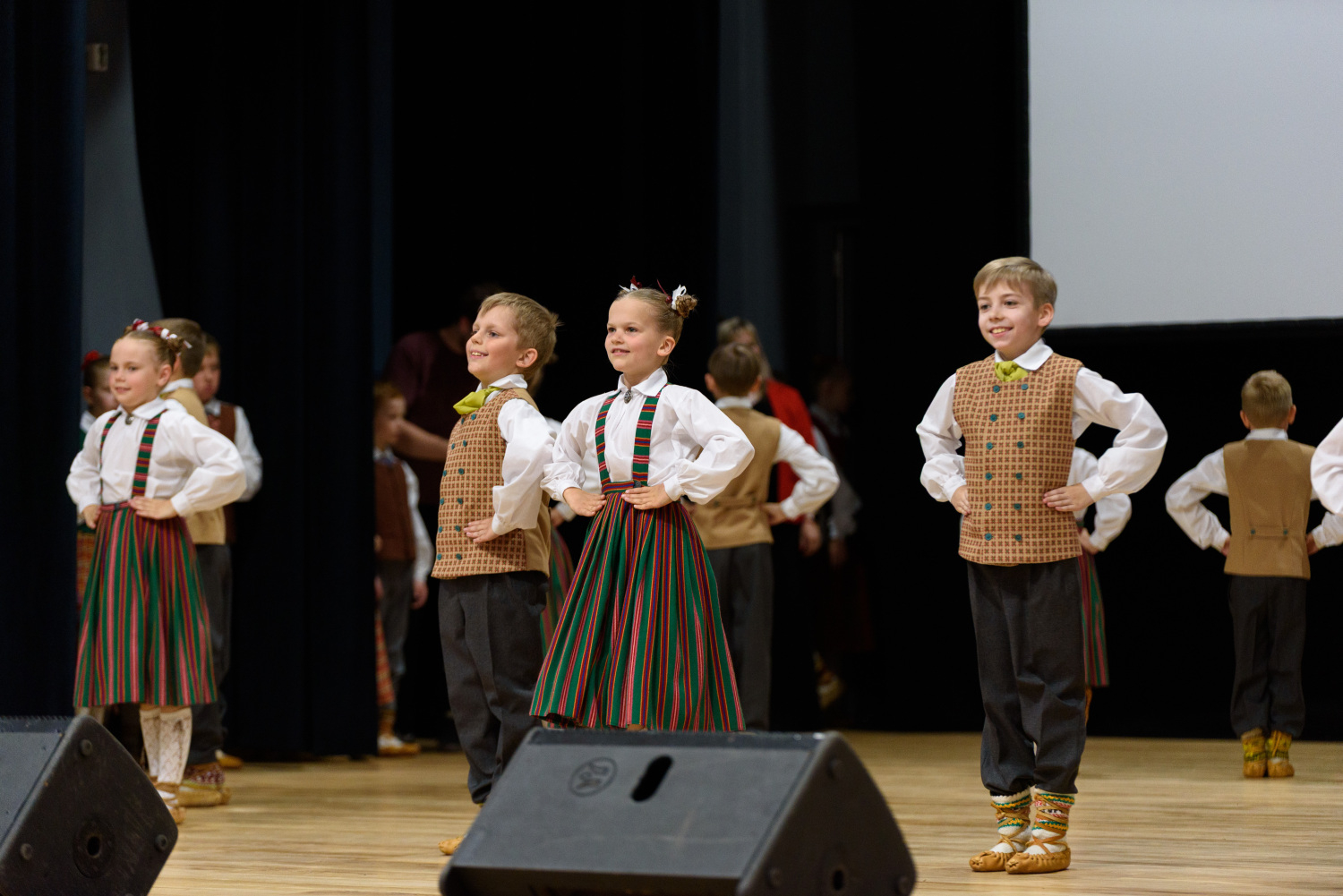 XIII Latvijas Skolu jaunatnes dziesmu un deju svētku ieskaņas koncerts “Dziesmā un dejā savīties”