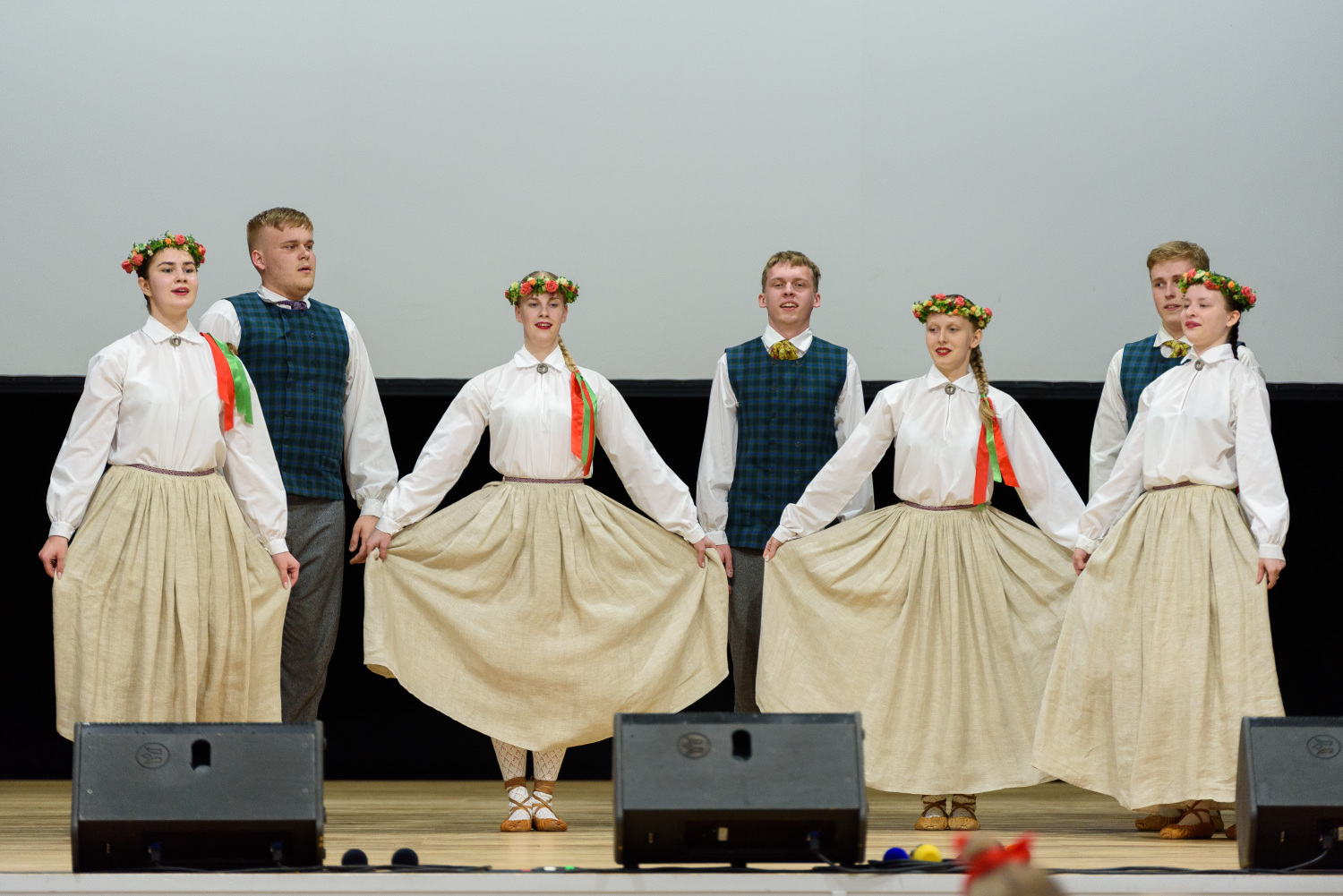XIII Latvijas Skolu jaunatnes dziesmu un deju svētku ieskaņas koncerts “Dziesmā un dejā savīties”