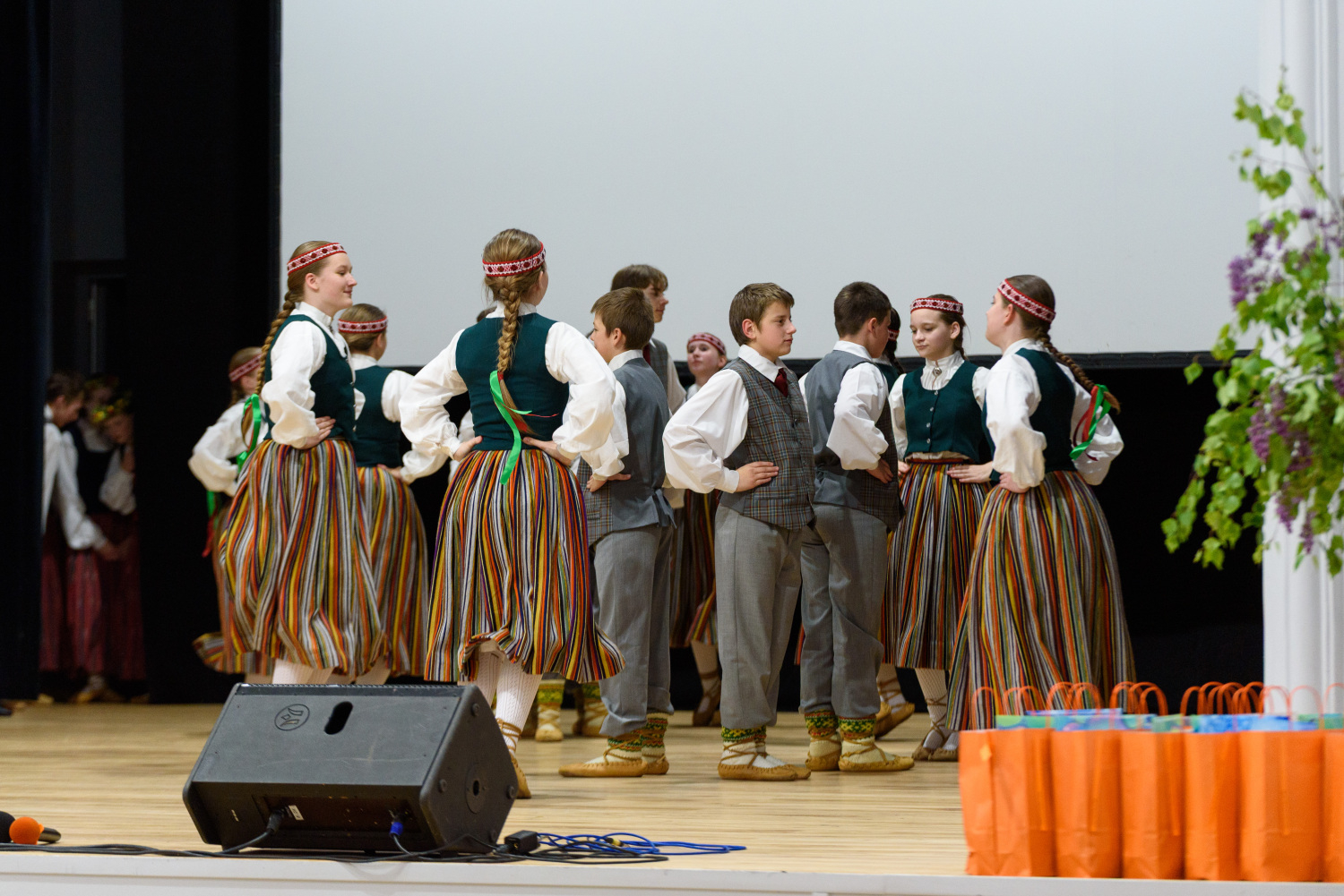 XIII Latvijas Skolu jaunatnes dziesmu un deju svētku ieskaņas koncerts “Dziesmā un dejā savīties”