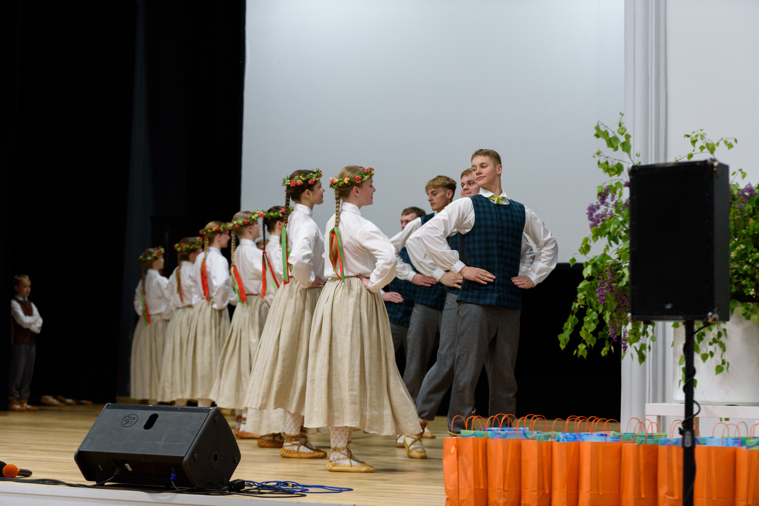 XIII Latvijas Skolu jaunatnes dziesmu un deju svētku ieskaņas koncerts “Dziesmā un dejā savīties”