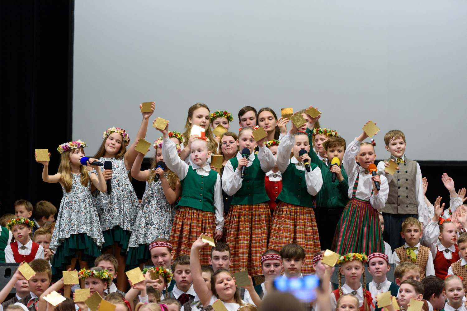 XIII Latvijas Skolu jaunatnes dziesmu un deju svētku ieskaņas koncerts “Dziesmā un dejā savīties”