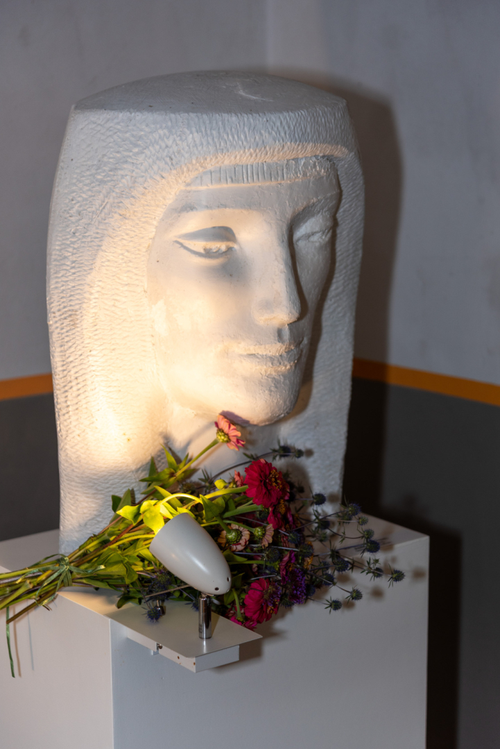 "Ielūdz Ēvī Upeniece" - satikšanās mirklis tēlnieces 100. dzimšanas dienā viņas iekārtotajā ekspozīcijā (pilsētas svētku 1. diena)