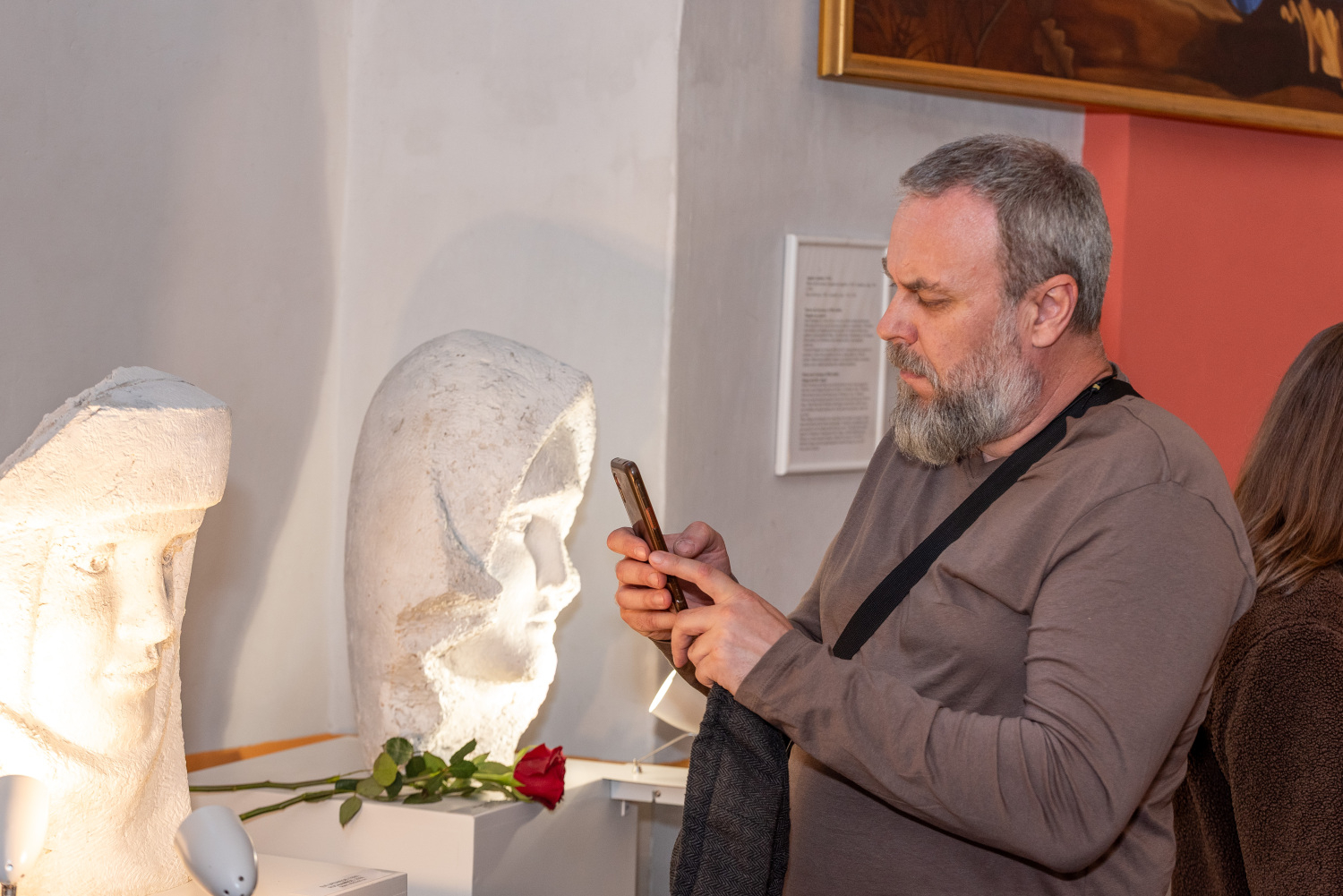 "Ielūdz Ēvī Upeniece" - satikšanās mirklis tēlnieces 100. dzimšanas dienā viņas iekārtotajā ekspozīcijā (pilsētas svētku 1. diena)