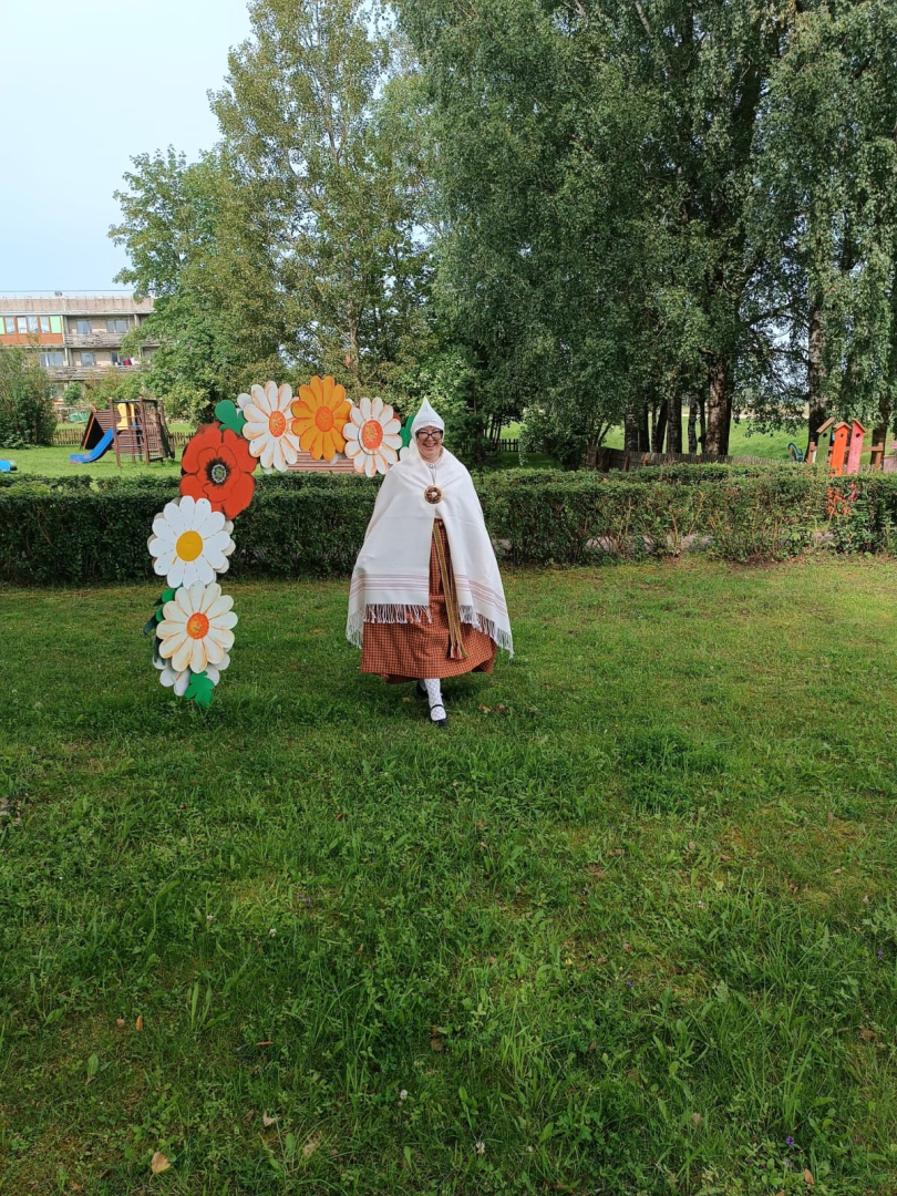 Biedrība “Vārkavas novada pensionāri”  ir realizējusi ELFLA Līderu projektu “Tautas tērpu iegāde folkloras kopai “Dzeipurs”