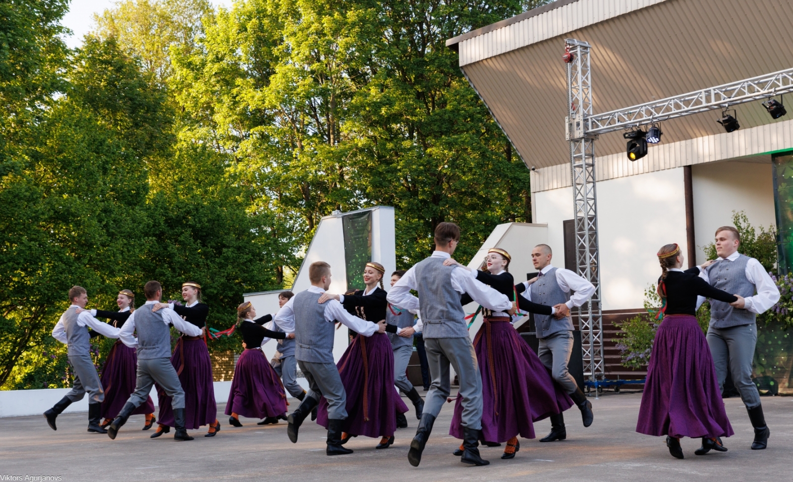 Vasaras sezonas atklāšana Riebiņu parka estrādē