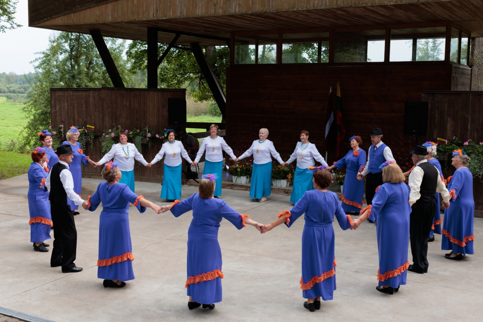 Starptautiskais senioru deju festivāls "Mēs bijām trīs māsiņas"