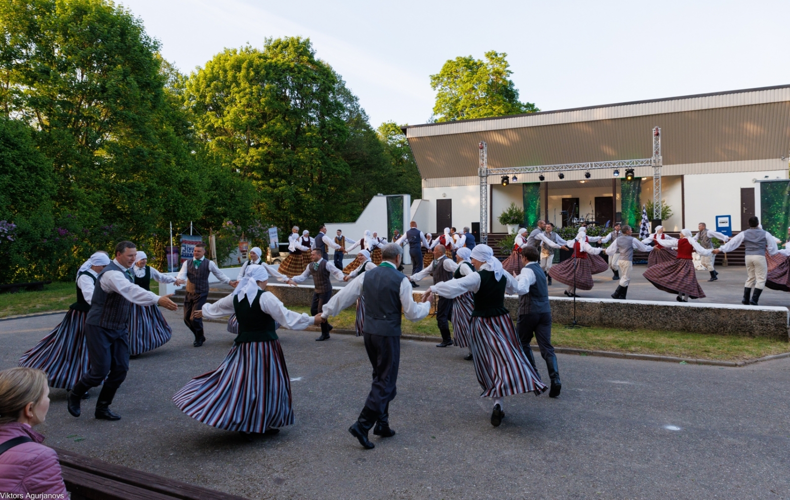 Vasaras sezonas atklāšana Riebiņu parka estrādē