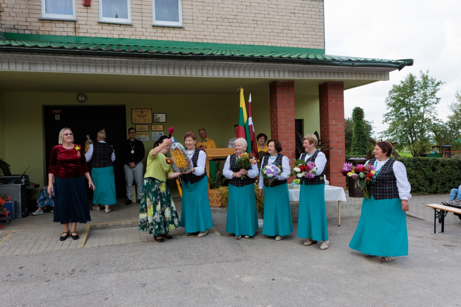 Koncerts Rožkalnu Kultūras namā "Ar saulainu smaidu deju virpulī"