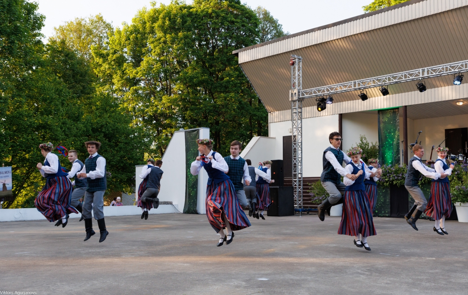 Vasaras sezonas atklāšana Riebiņu parka estrādē