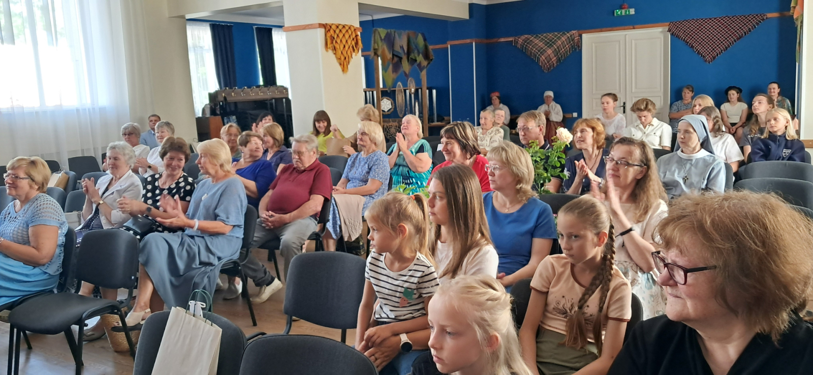Atzīmējot Aglonas bibliotēkas 80 gadu dzimšanas dienu, īstenots mazo grantu projektu konkursa projekts “80 gadi kopā”