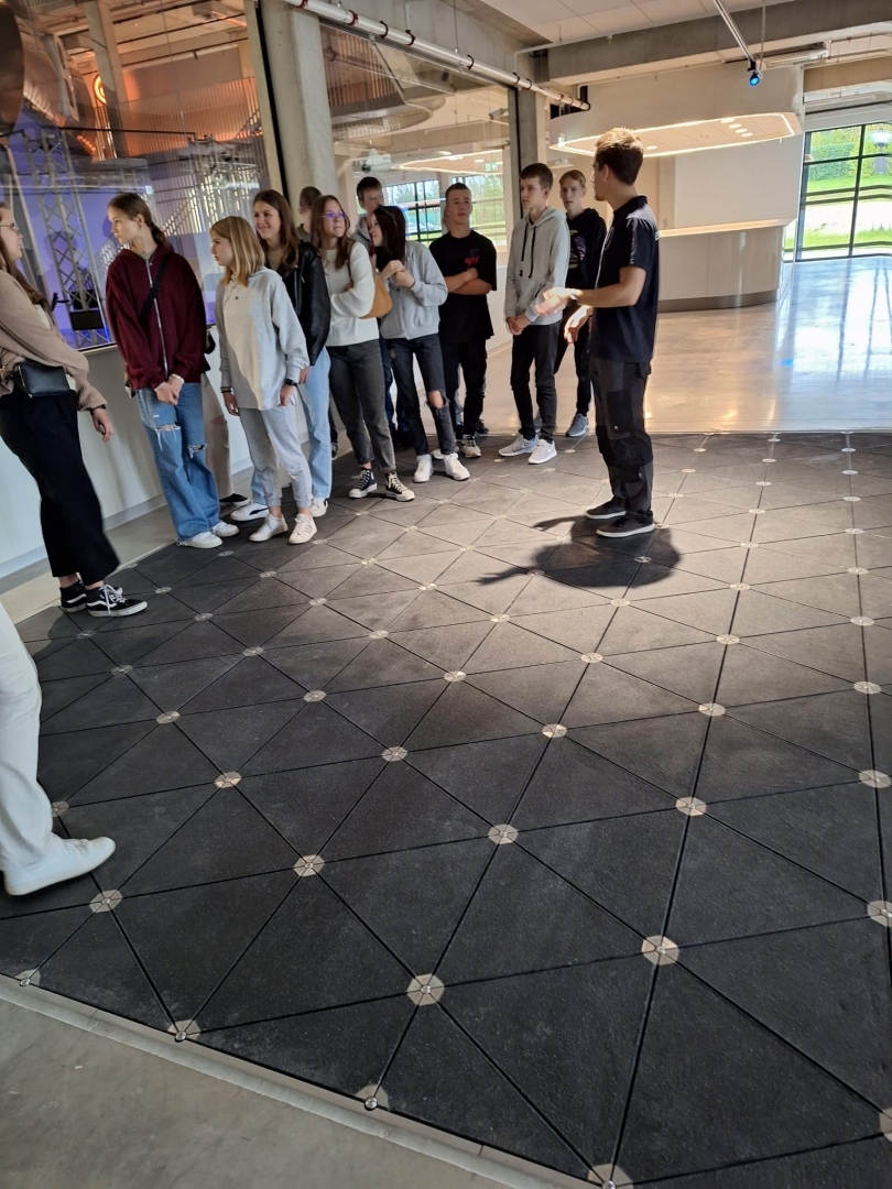 Preiļu 1. pamatskolas skolēni dodas mācību ekskursijā uz Cēsu Kosmosa izziņas centru