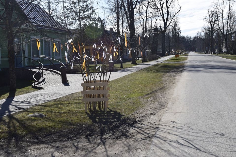 Simtiem krāsainu tauriņu nolaidušies Preiļu pilsētā