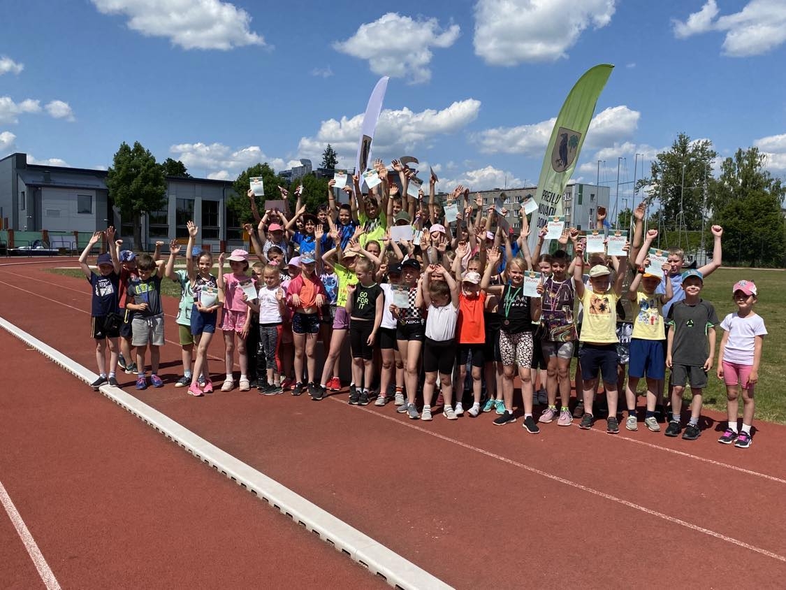 Aizvadītas vieglatlētikas sacensības četrcīņā U-10, U-12 grupām