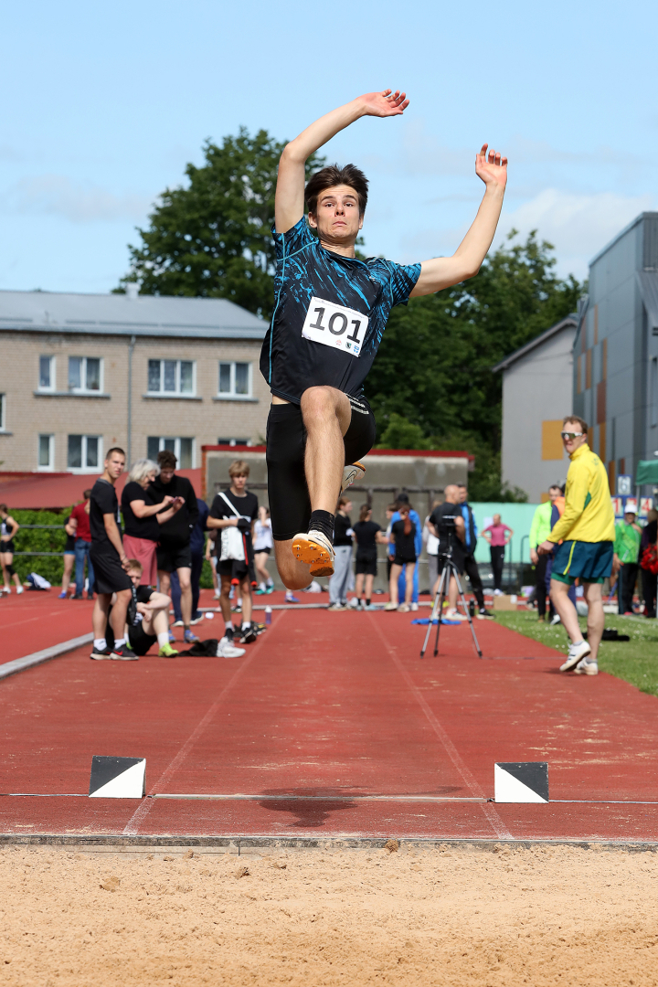 Preiļu stadionā sportiski svinam 2025. gada Jāņus 