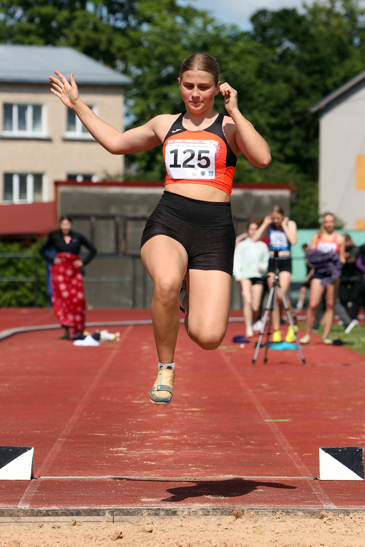 Preiļu stadionā sportiski svinam 2025. gada Jāņus 
