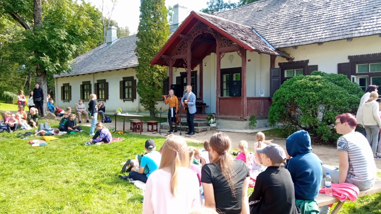 “Jasmuižā” aizvadītas literāri muzikālas Dzejas dienas