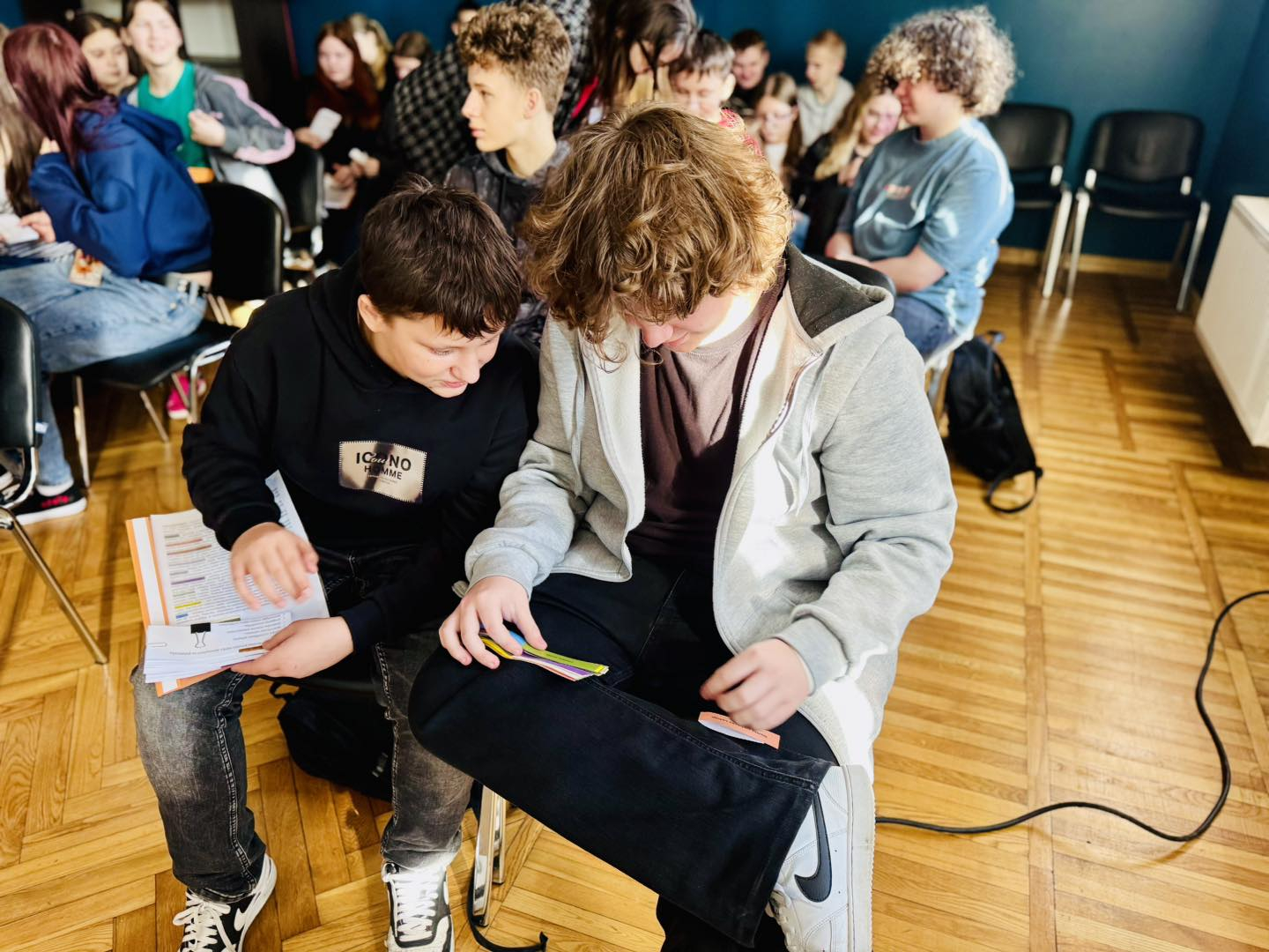 Riebiņu MJIC "Pakāpieni" notika interaktīva darbnīca "Nākotne bez rāmjiem - Tavam talantam nav robežu!"