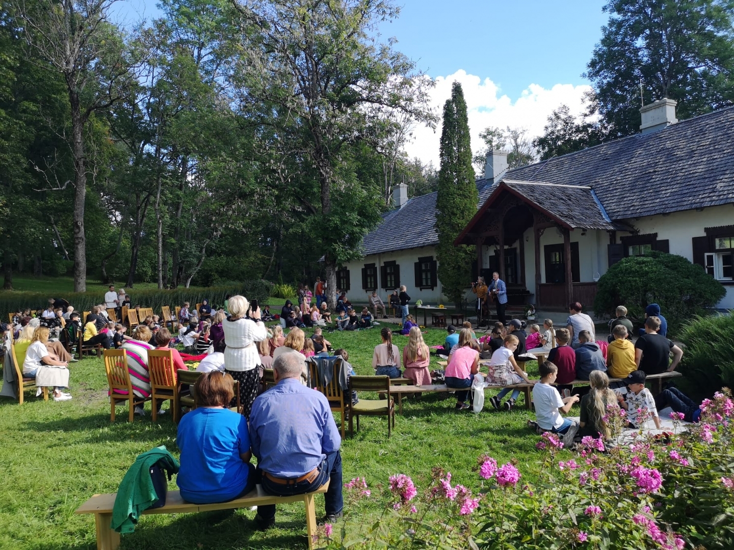 “Jasmuižā” aizvadītas literāri muzikālas Dzejas dienas