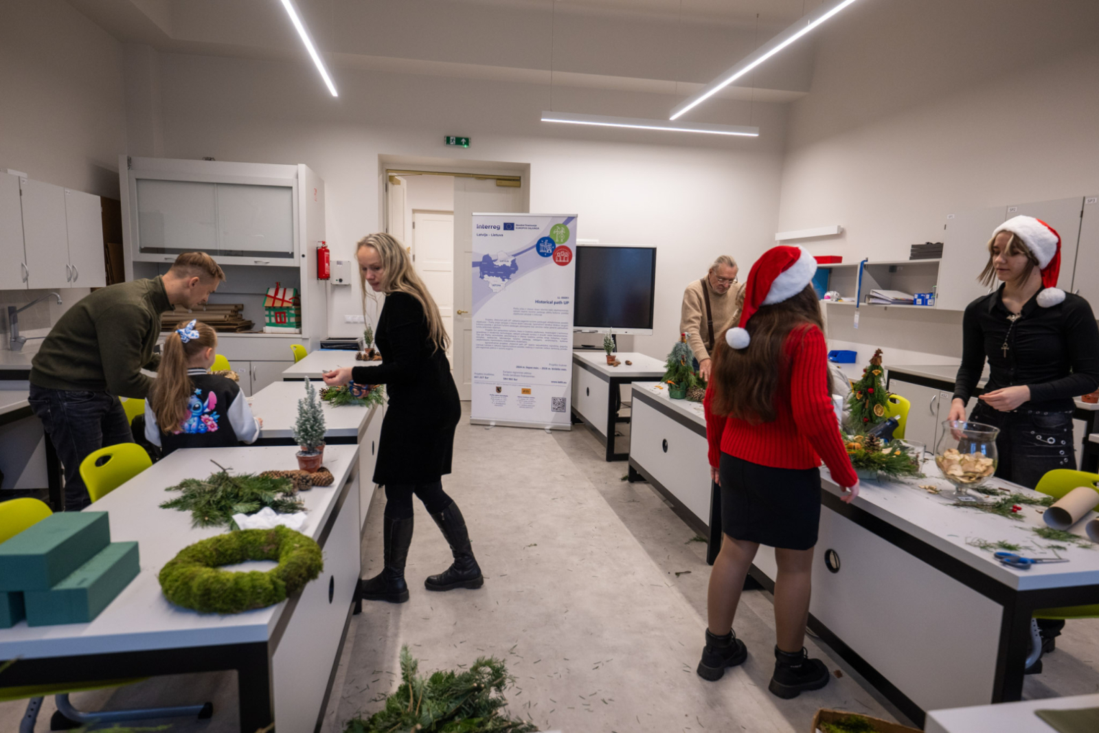 Pašvaldības pārstāvji piedalās kopienu saliedējošā pasākumā “Veselīgi un priecīgi Ziemassvētki” Utenas muižā