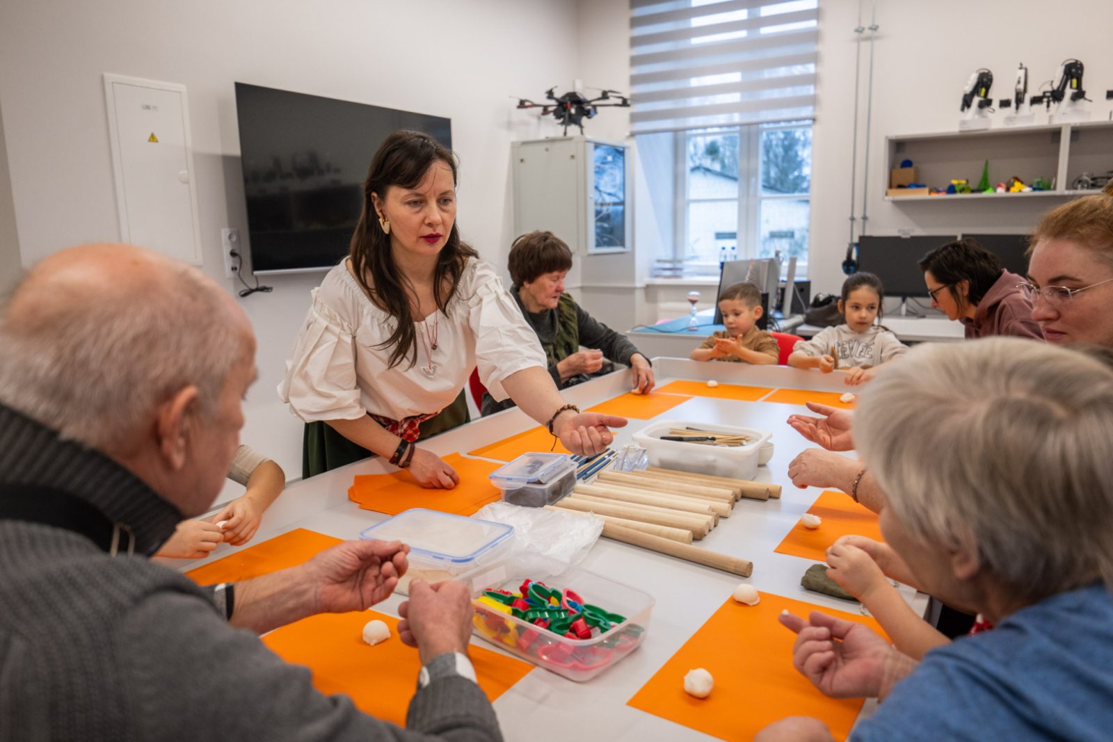 Pašvaldības pārstāvji piedalās kopienu saliedējošā pasākumā “Veselīgi un priecīgi Ziemassvētki” Utenas muižā