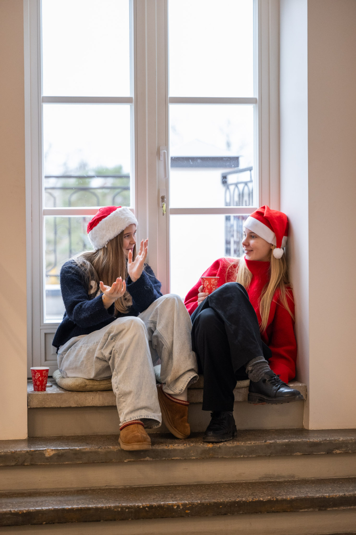 Pašvaldības pārstāvji piedalās kopienu saliedējošā pasākumā “Veselīgi un priecīgi Ziemassvētki” Utenas muižā