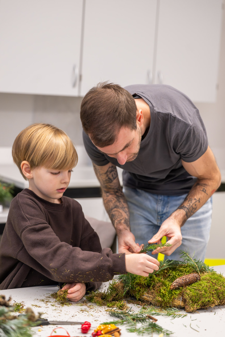 Pašvaldības pārstāvji piedalās kopienu saliedējošā pasākumā “Veselīgi un priecīgi Ziemassvētki” Utenas muižā