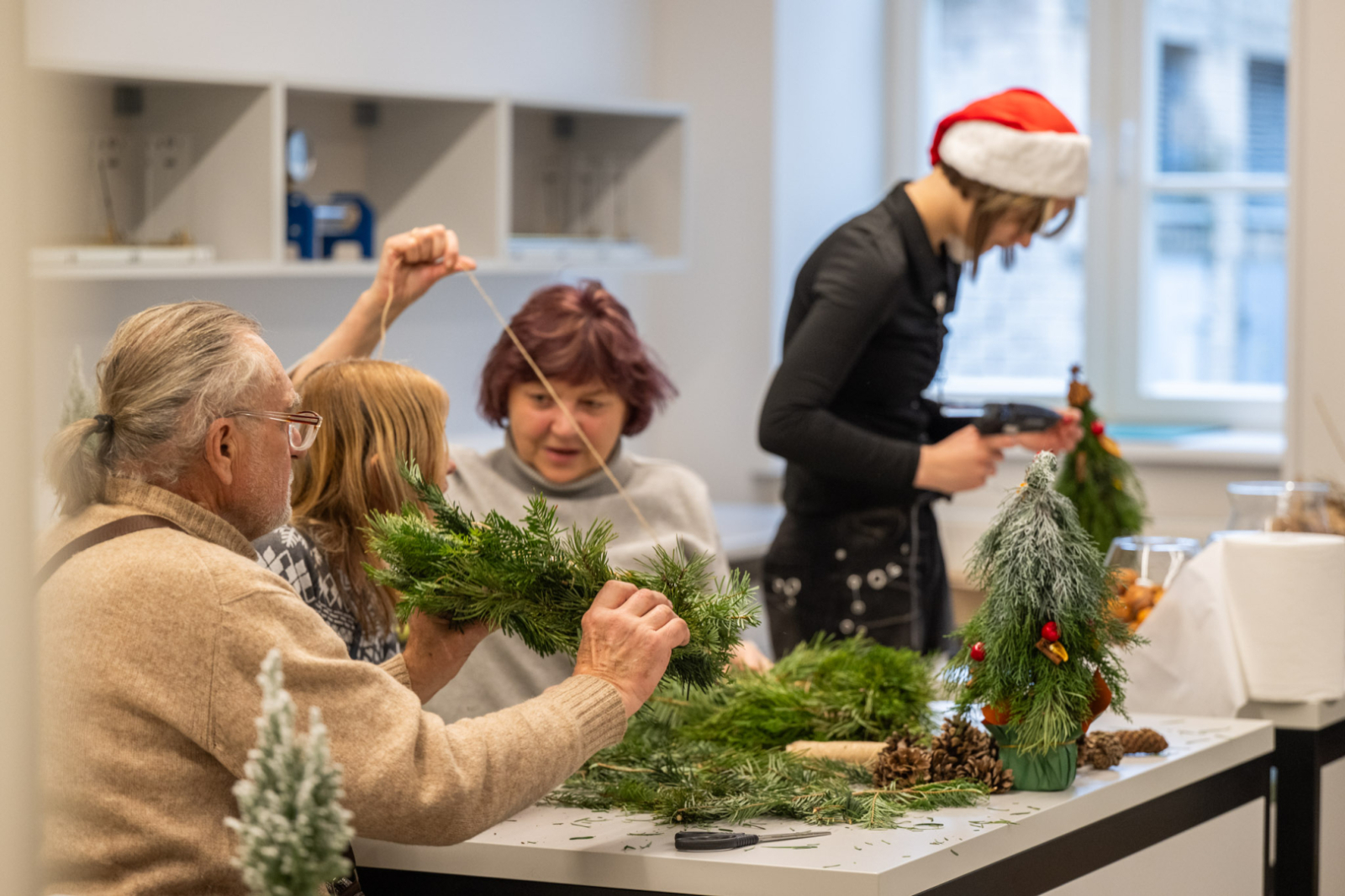 Pašvaldības pārstāvji piedalās kopienu saliedējošā pasākumā “Veselīgi un priecīgi Ziemassvētki” Utenas muižā