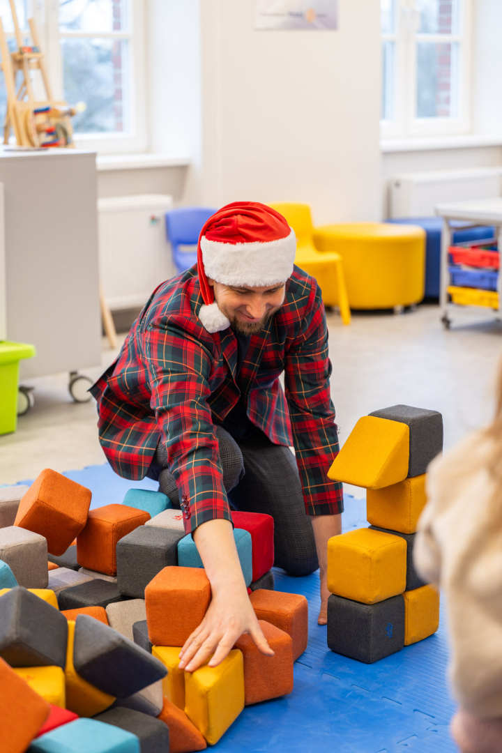 Pašvaldības pārstāvji piedalās kopienu saliedējošā pasākumā “Veselīgi un priecīgi Ziemassvētki” Utenas muižā