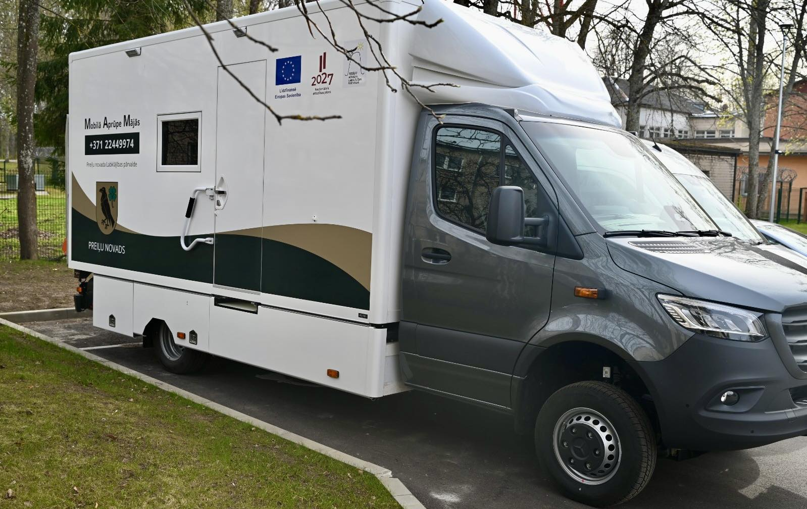 Mobilais aprūpes birojs: cieņpilna palīdzība līdz pat mājas durvīm